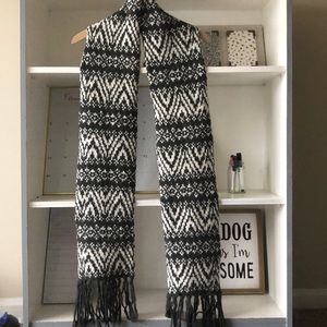 Cozy gray and white scarf with matching mittens